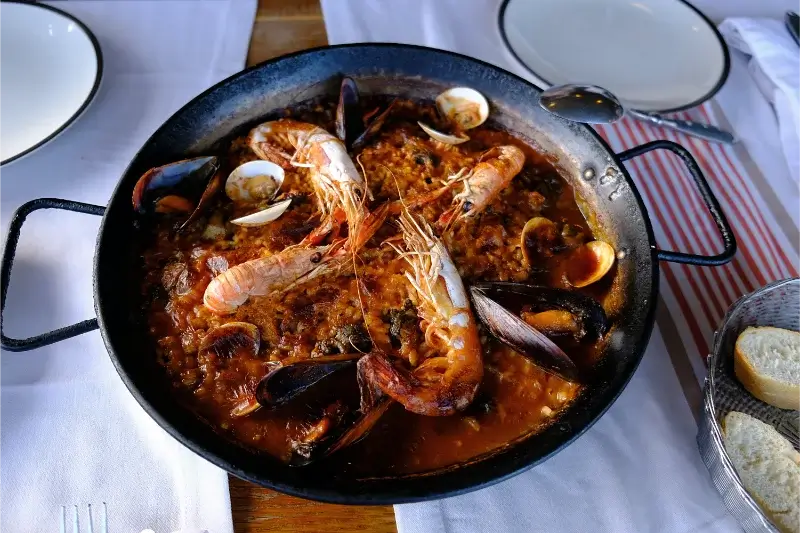 Paella s mořskými plody